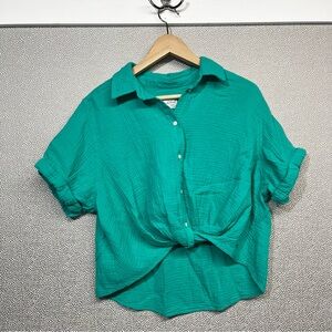 🆕 S Universal Thread Short Sleeve Twist Front Button Down Shirt Green NWT